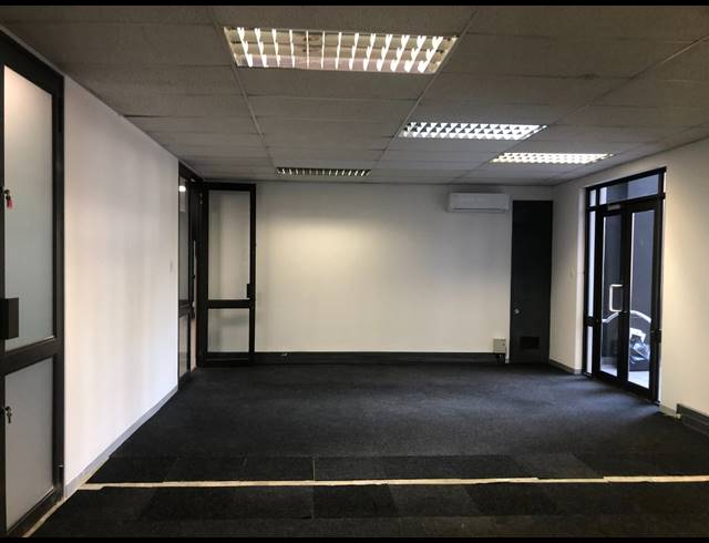 66M² OFFICE TO LET IN HYDE PARK